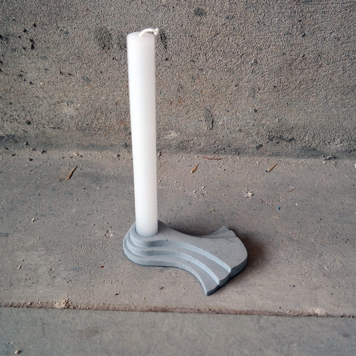 KATE-concrete-candelholder-candle