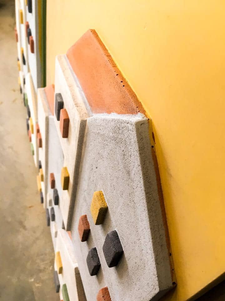 concrete-pane-yellow-detail
